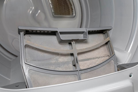 Профессиональная чистка вентиляции сушилок от SparkPoint Appliance Repair & Installation - засоренный фильтр с накоплением ворса